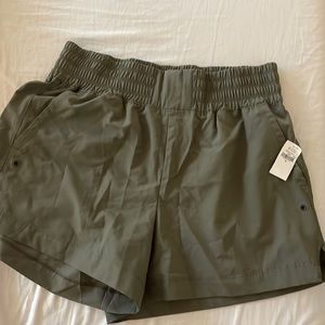 Olive high-waisted Old Navy shorts NWT